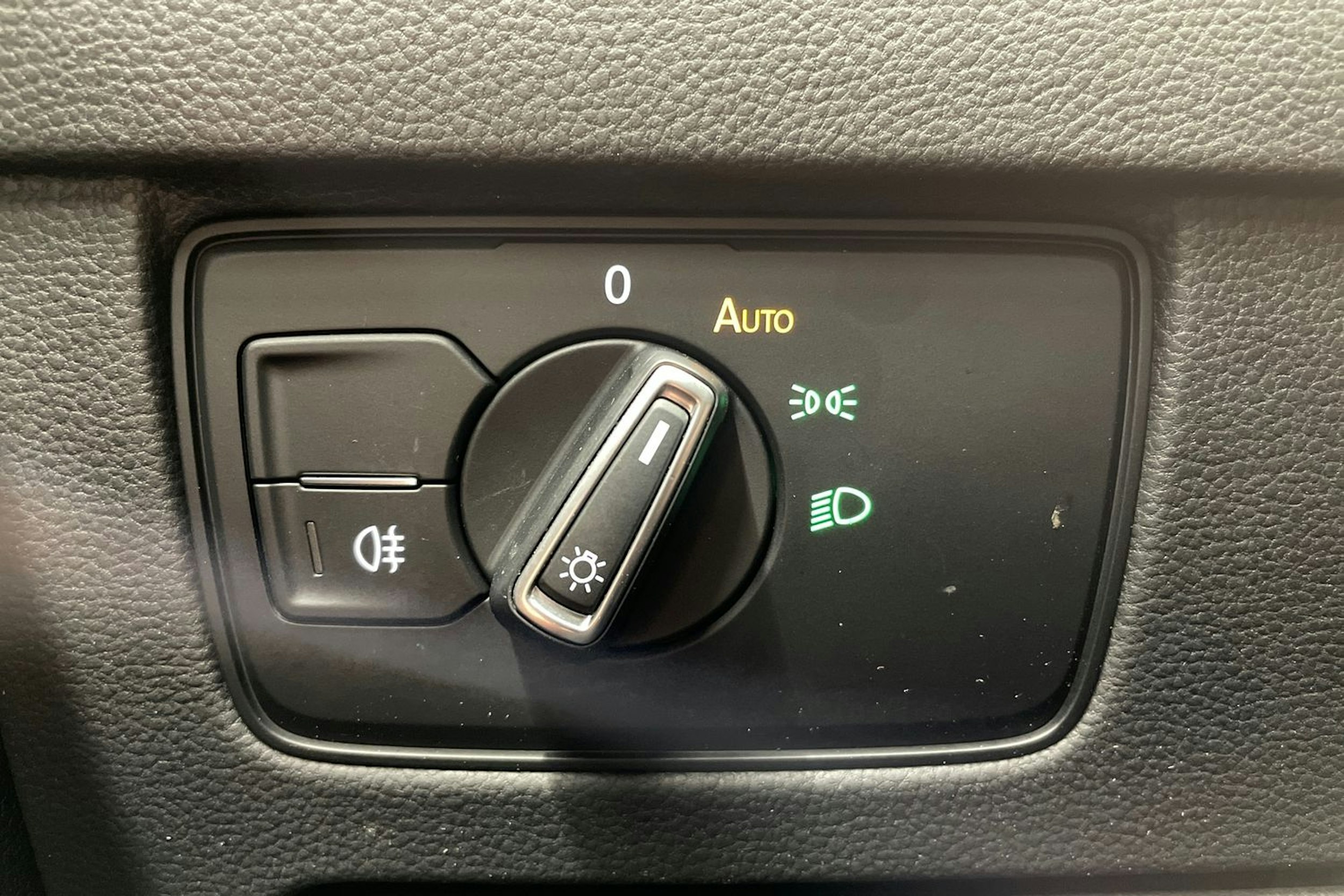hopea Volkswagen Passat 2021 kuva 24.