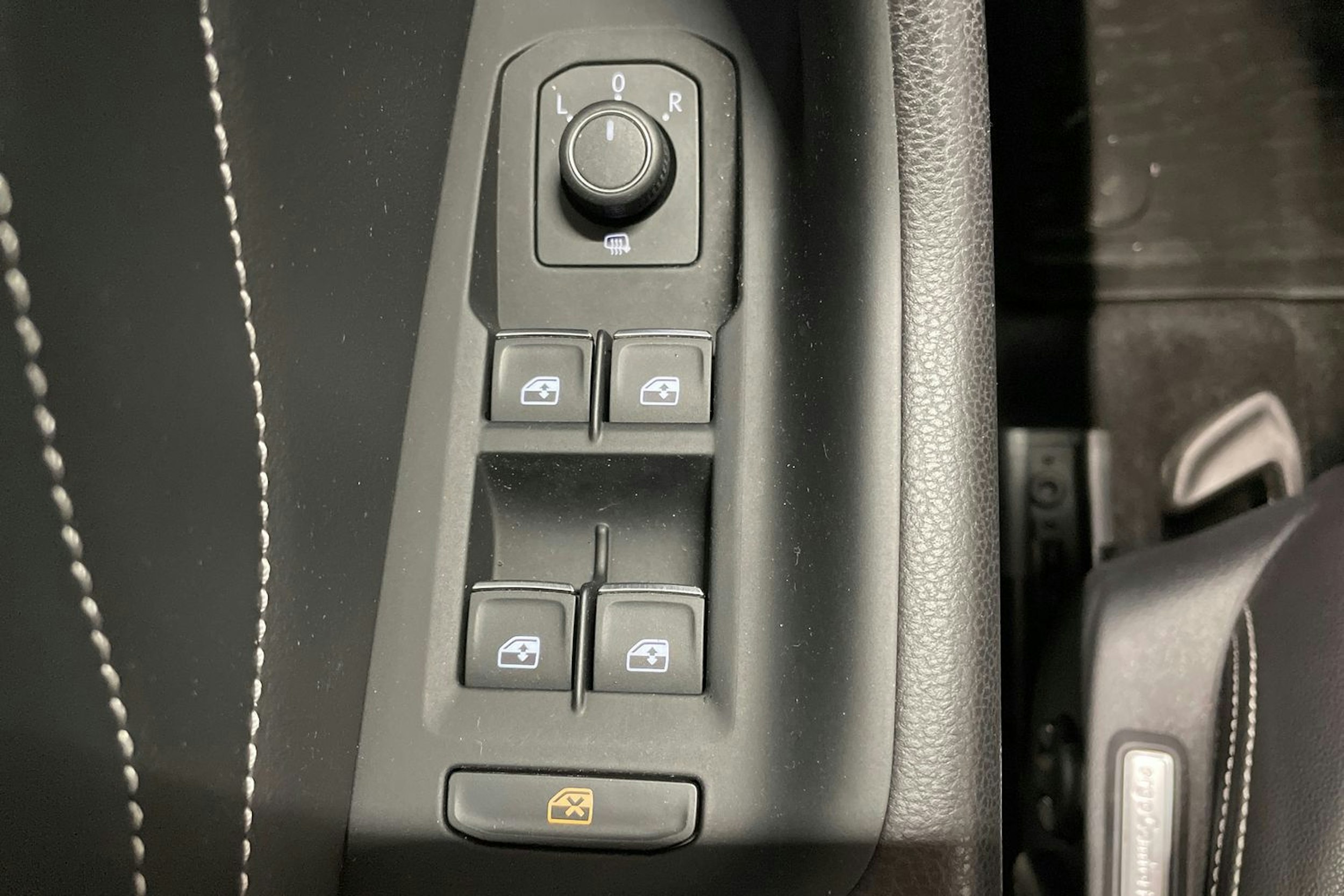 hopea Volkswagen Passat 2021 kuva 25.