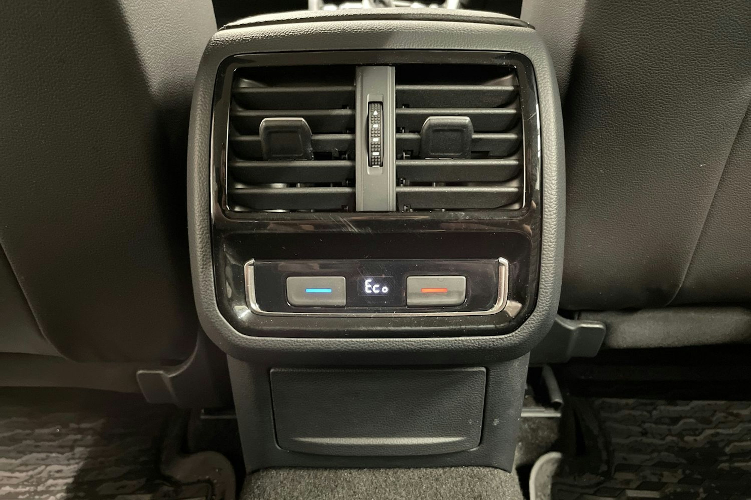 hopea Volkswagen Passat 2021 kuva 29.