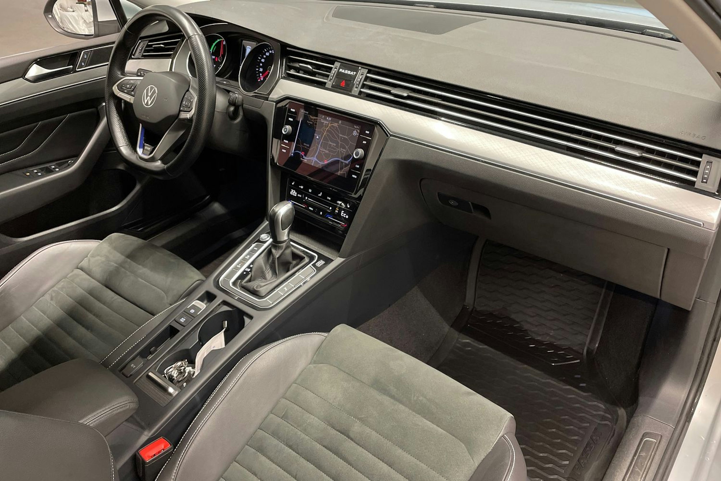 hopea Volkswagen Passat 2021 kuva 32.