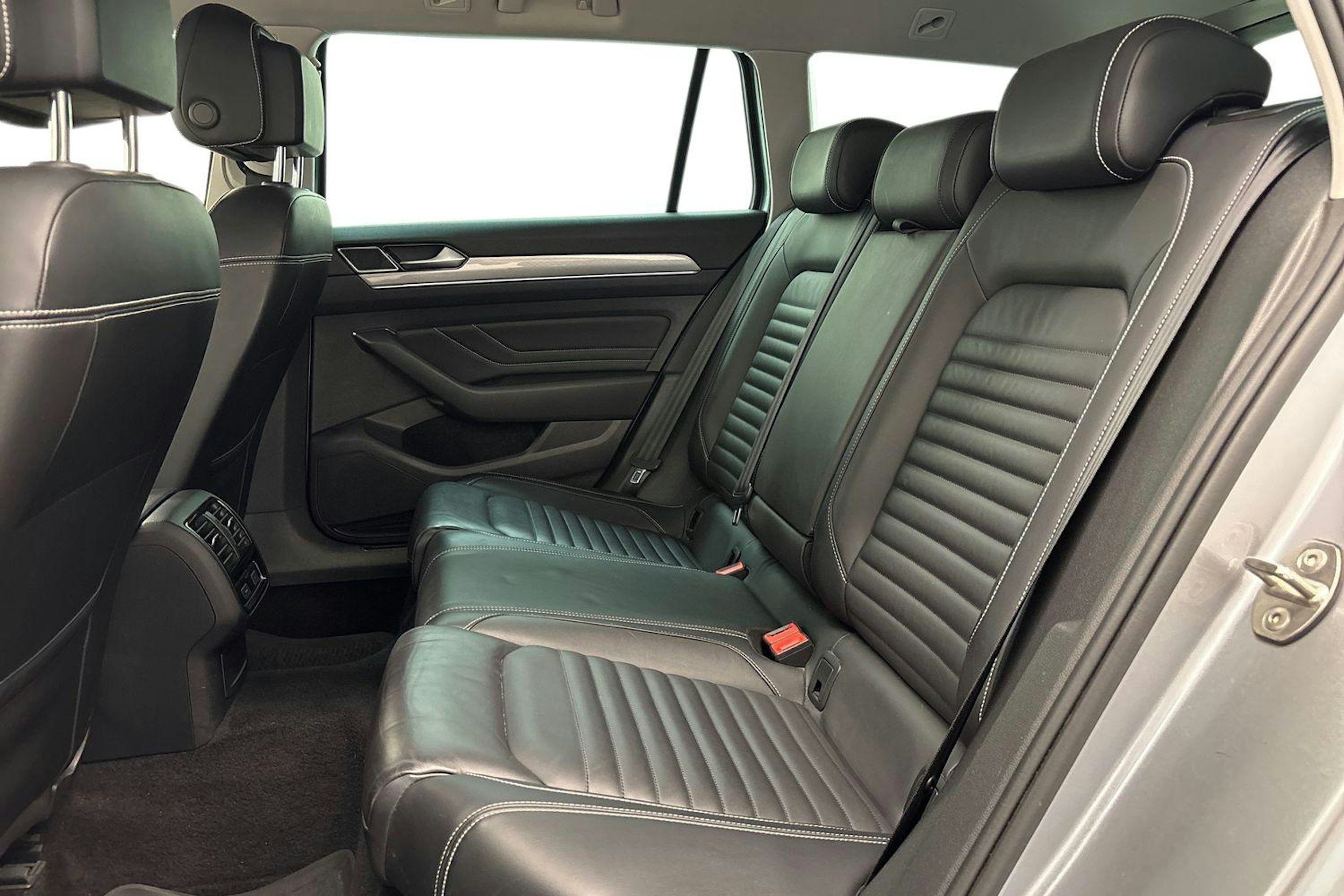 hopea Volkswagen Passat 2021 kuva 9.
