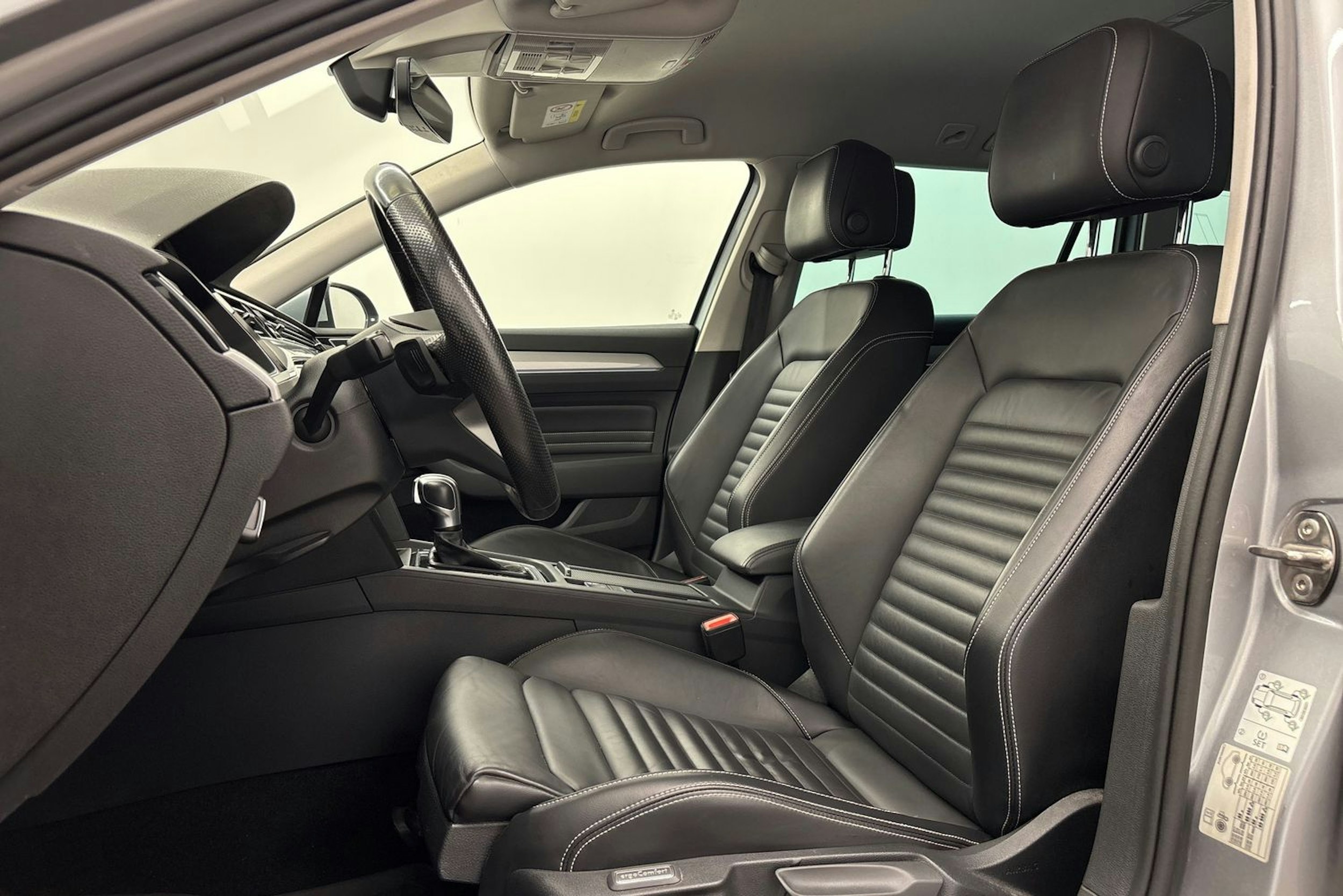 hopea Volkswagen Passat 2021 kuva 13.