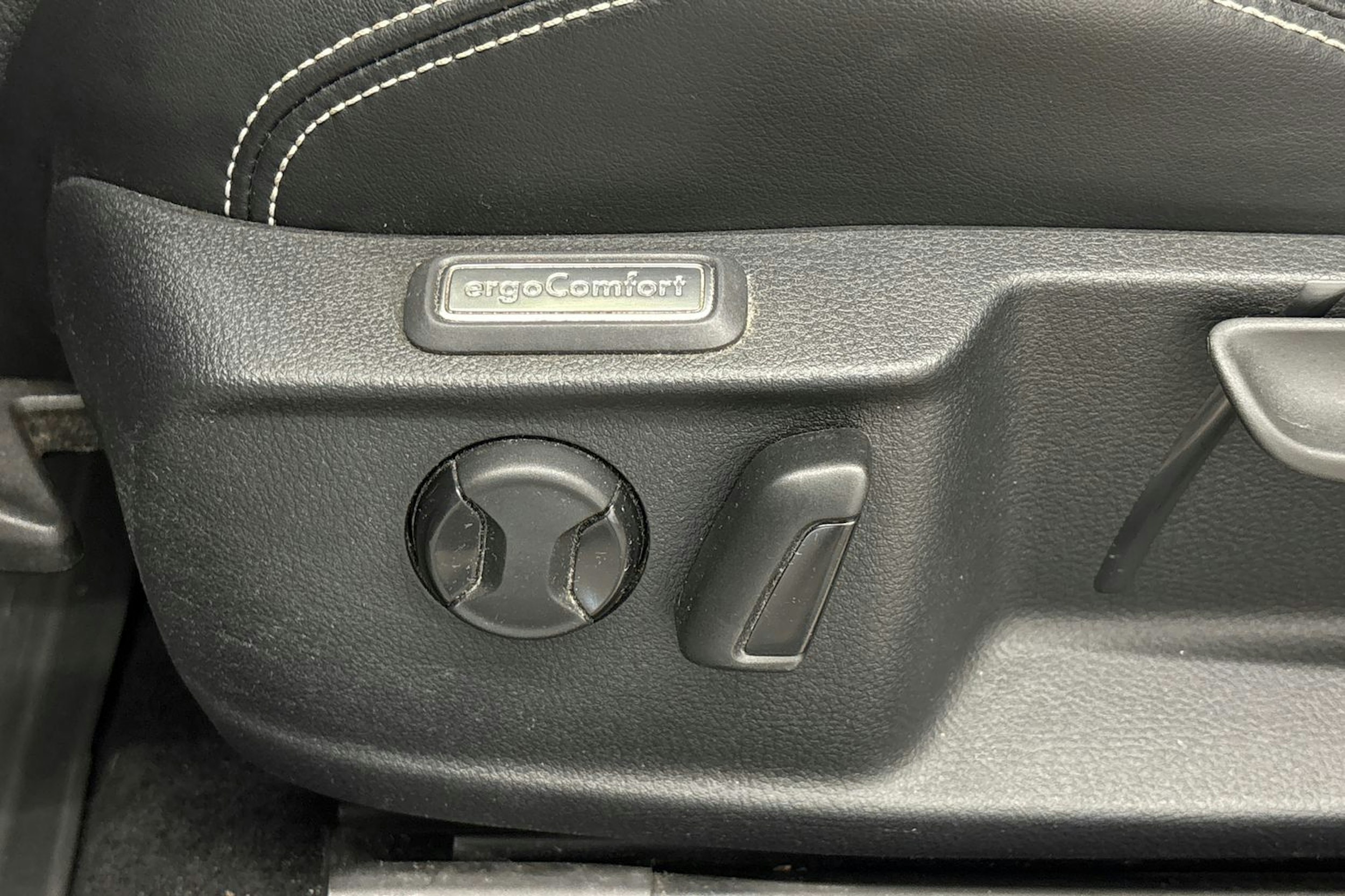 hopea Volkswagen Passat 2021 kuva 14.