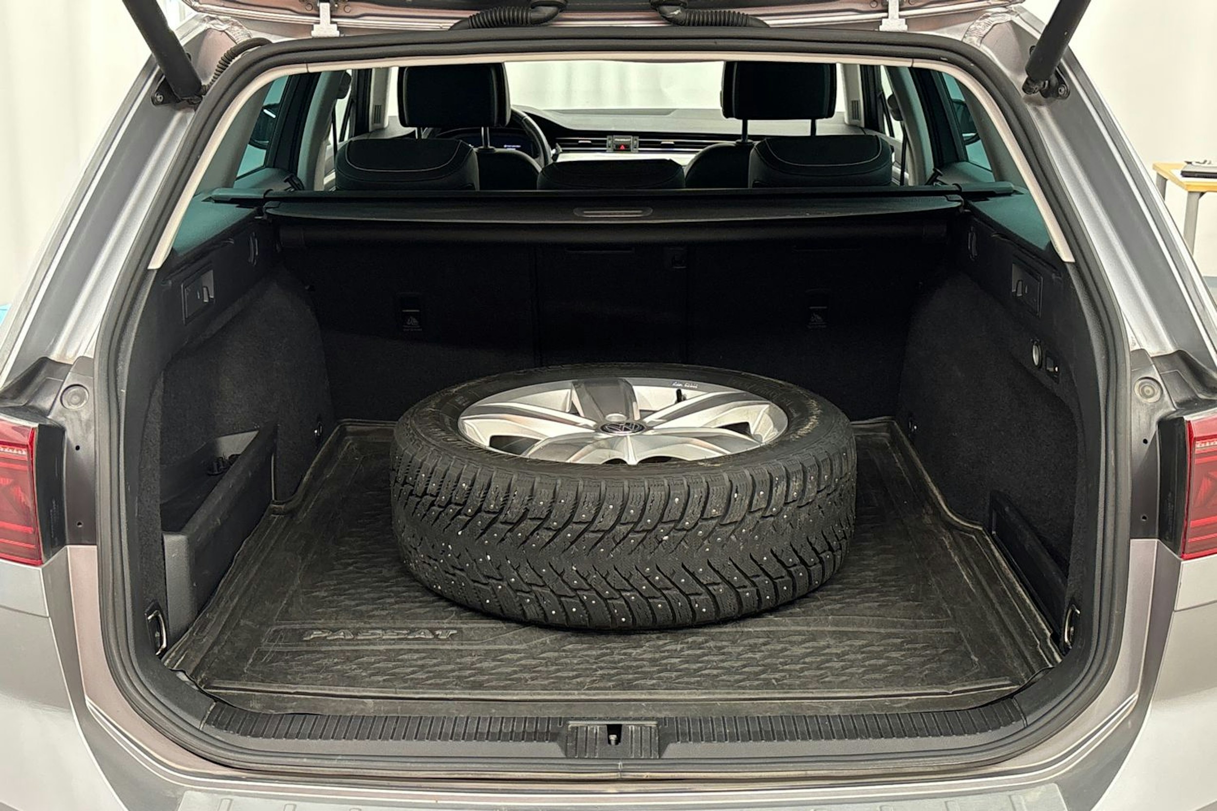 hopea Volkswagen Passat 2021 kuva 24.