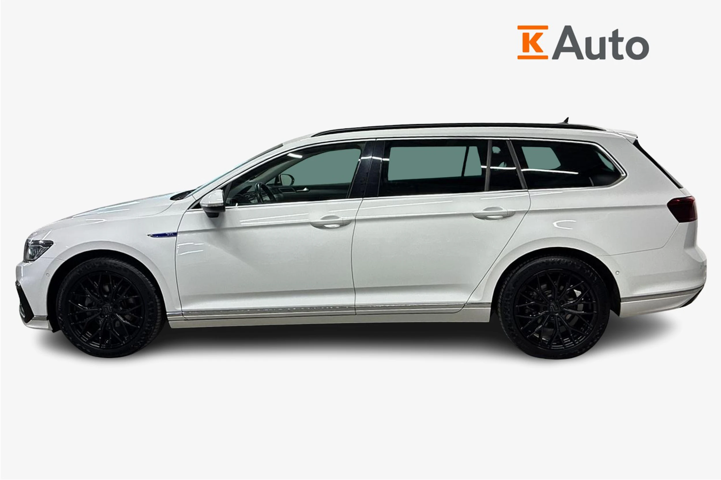 valkoinen Volkswagen Passat 2021 kuva 5.