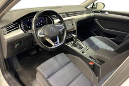 valkoinen Volkswagen Passat 2021 kuva 6.