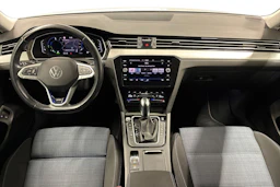 valkoinen Volkswagen Passat 2021 kuva 7.