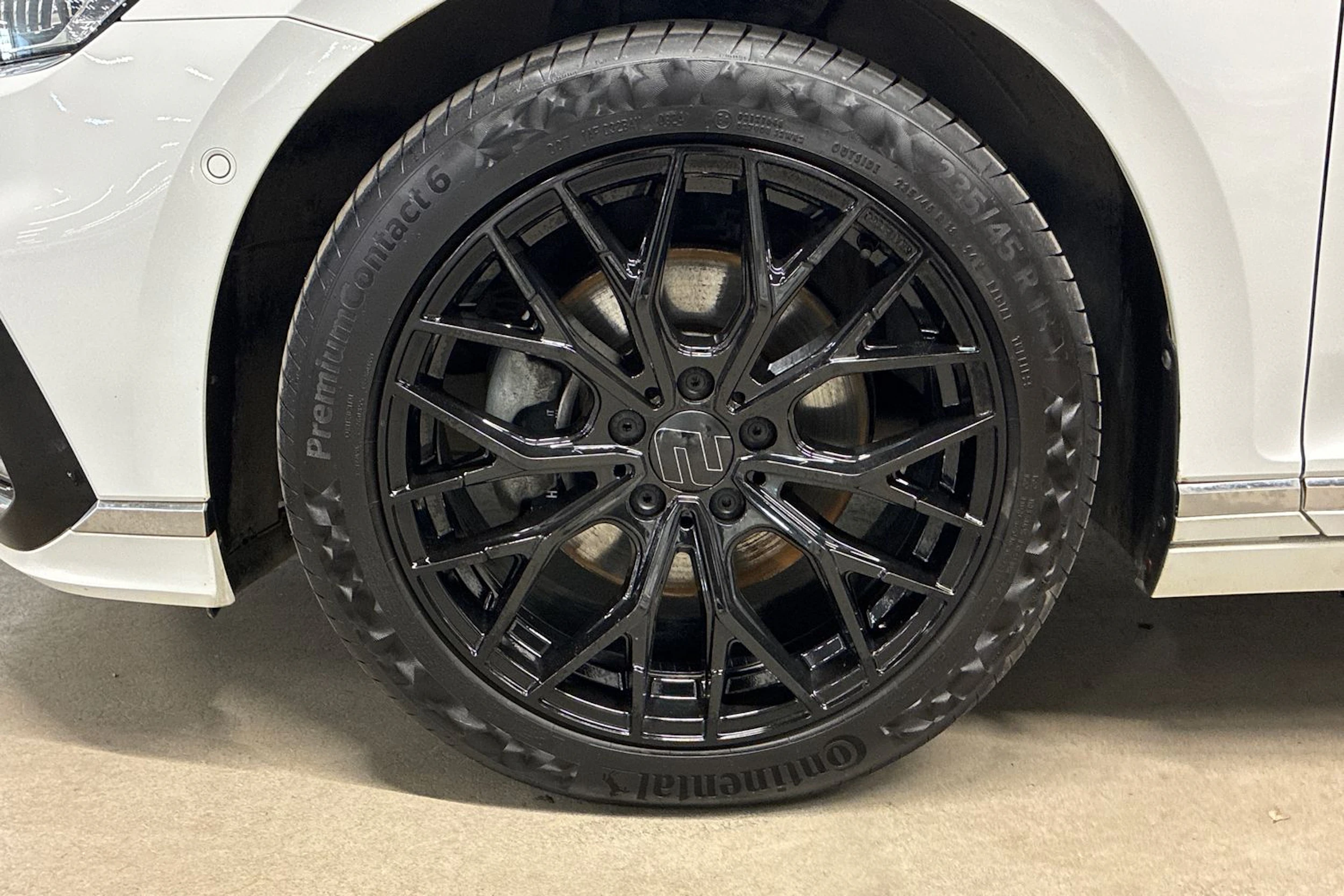 valkoinen Volkswagen Passat 2021 kuva 10.