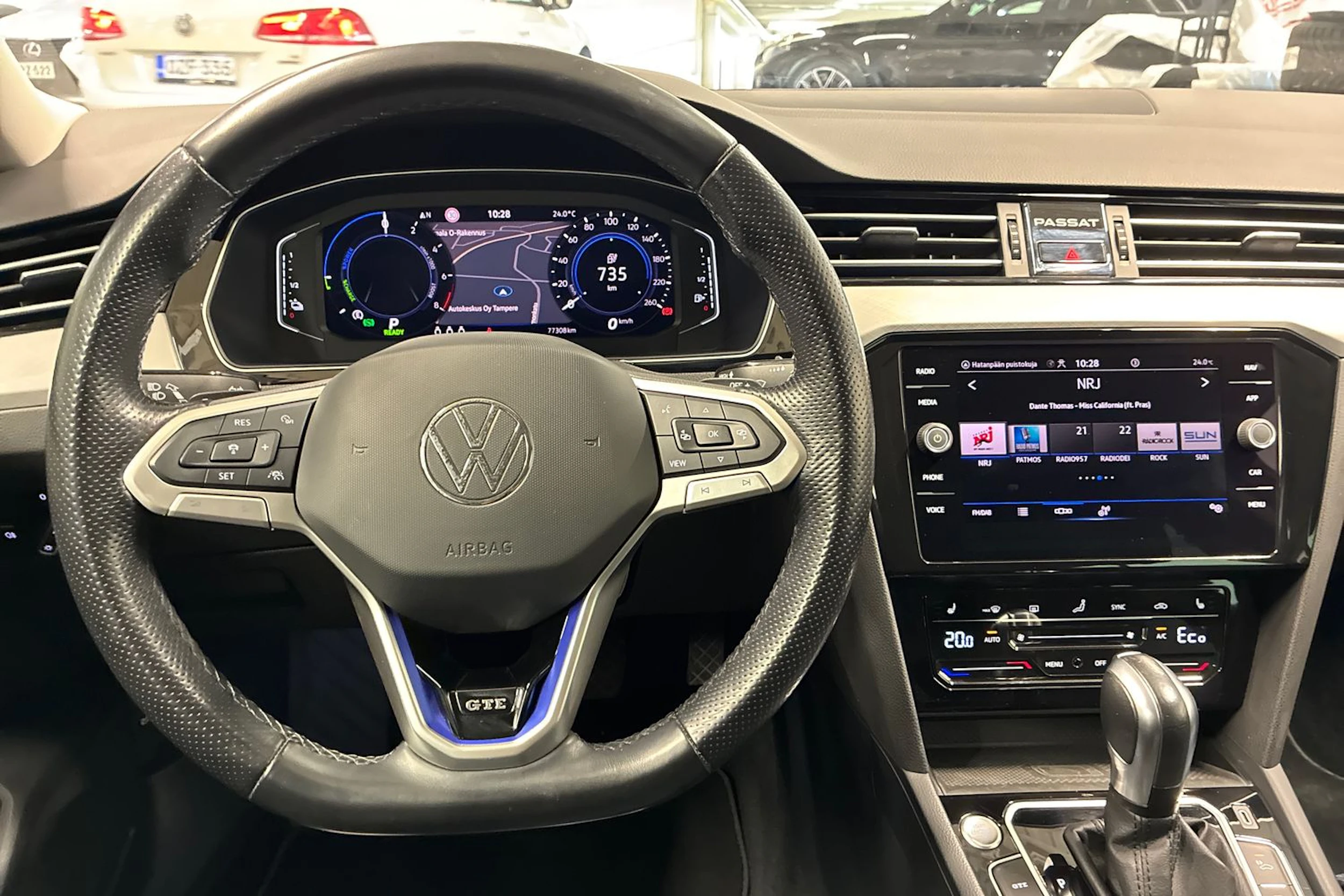 valkoinen Volkswagen Passat 2021 kuva 11.