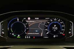 valkoinen Volkswagen Passat 2021 kuva 13.