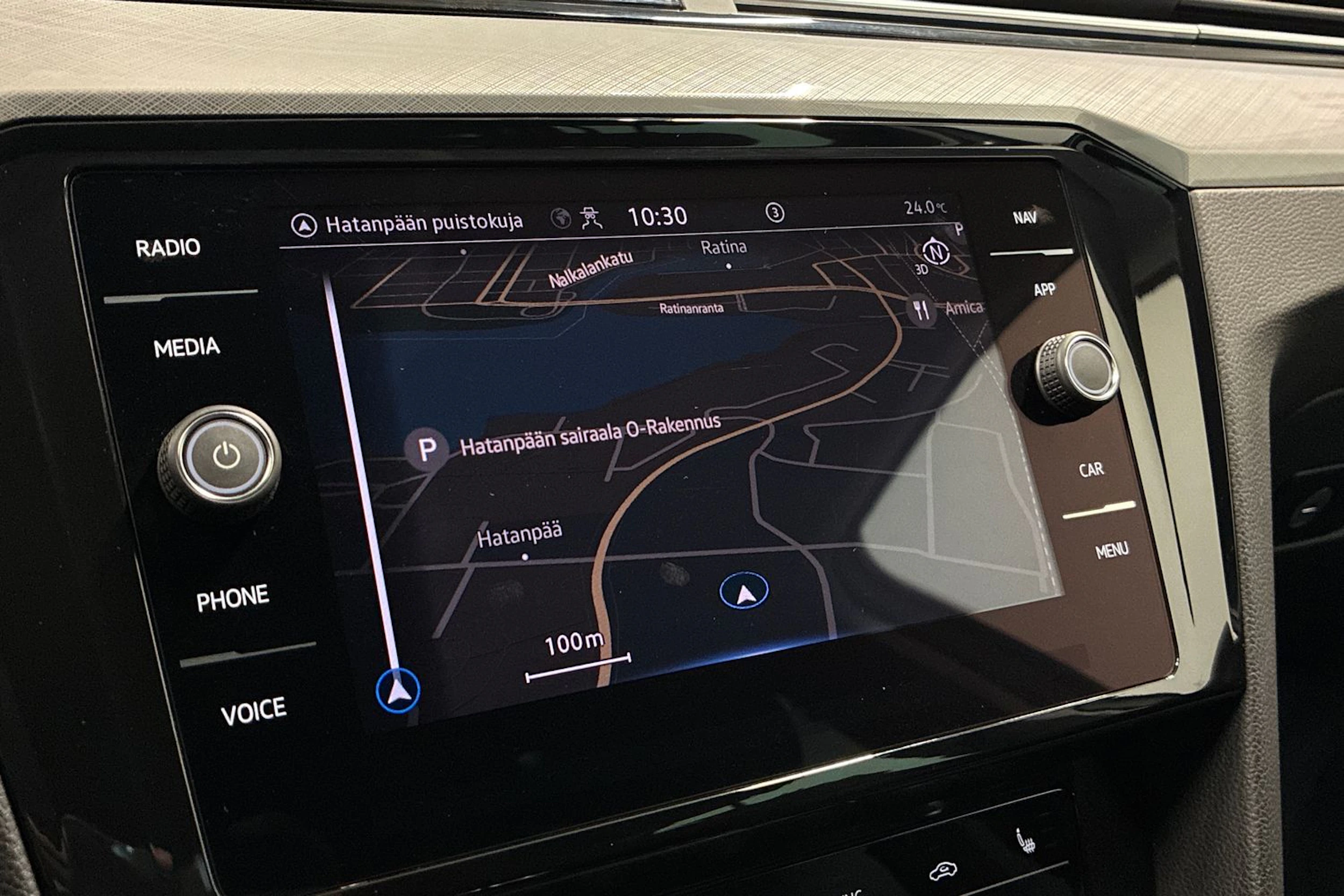 valkoinen Volkswagen Passat 2021 kuva 20.