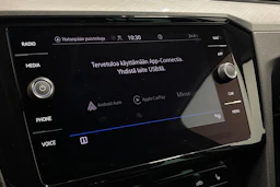 valkoinen Volkswagen Passat 2021 kuva 21.