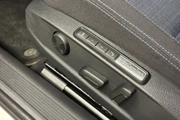 valkoinen Volkswagen Passat 2021 kuva 25.