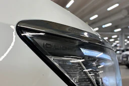 valkoinen Volkswagen Passat 2021 kuva 30.