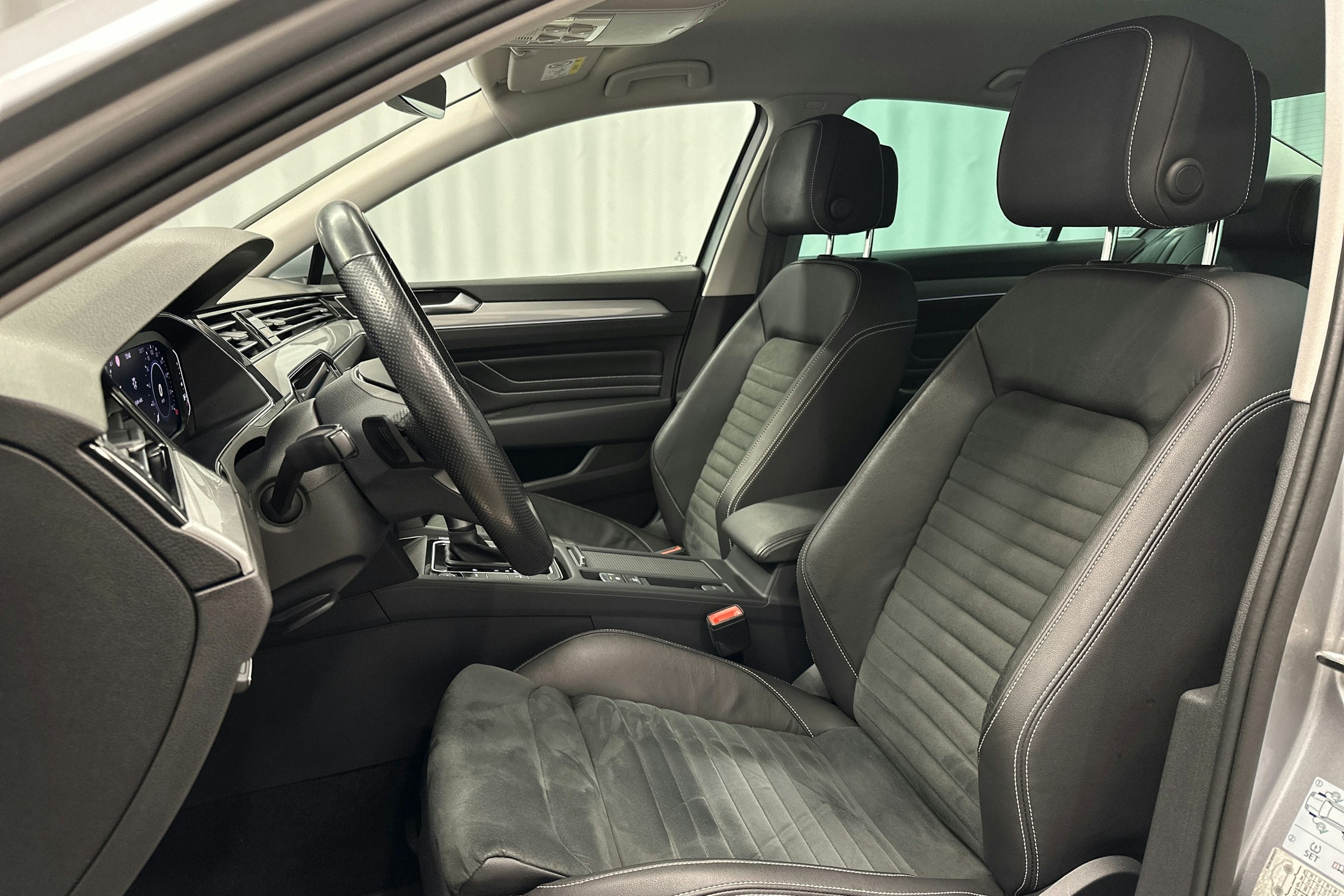 hopea Volkswagen Passat 2021 kuva 17.