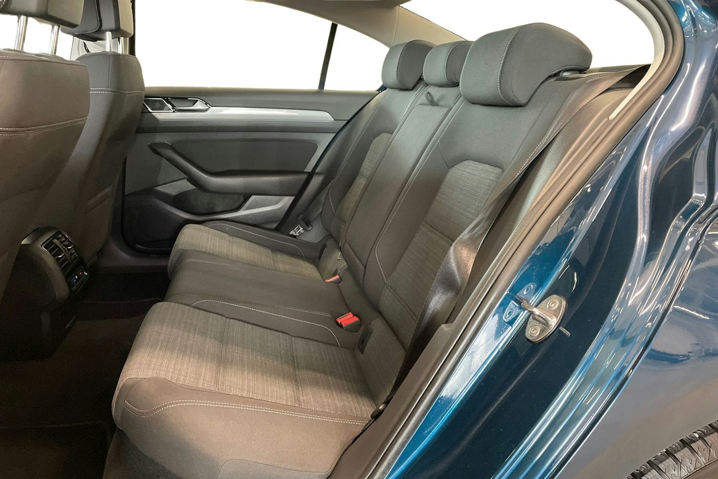 met. sininen Volkswagen Passat 2021 kuva 10.
