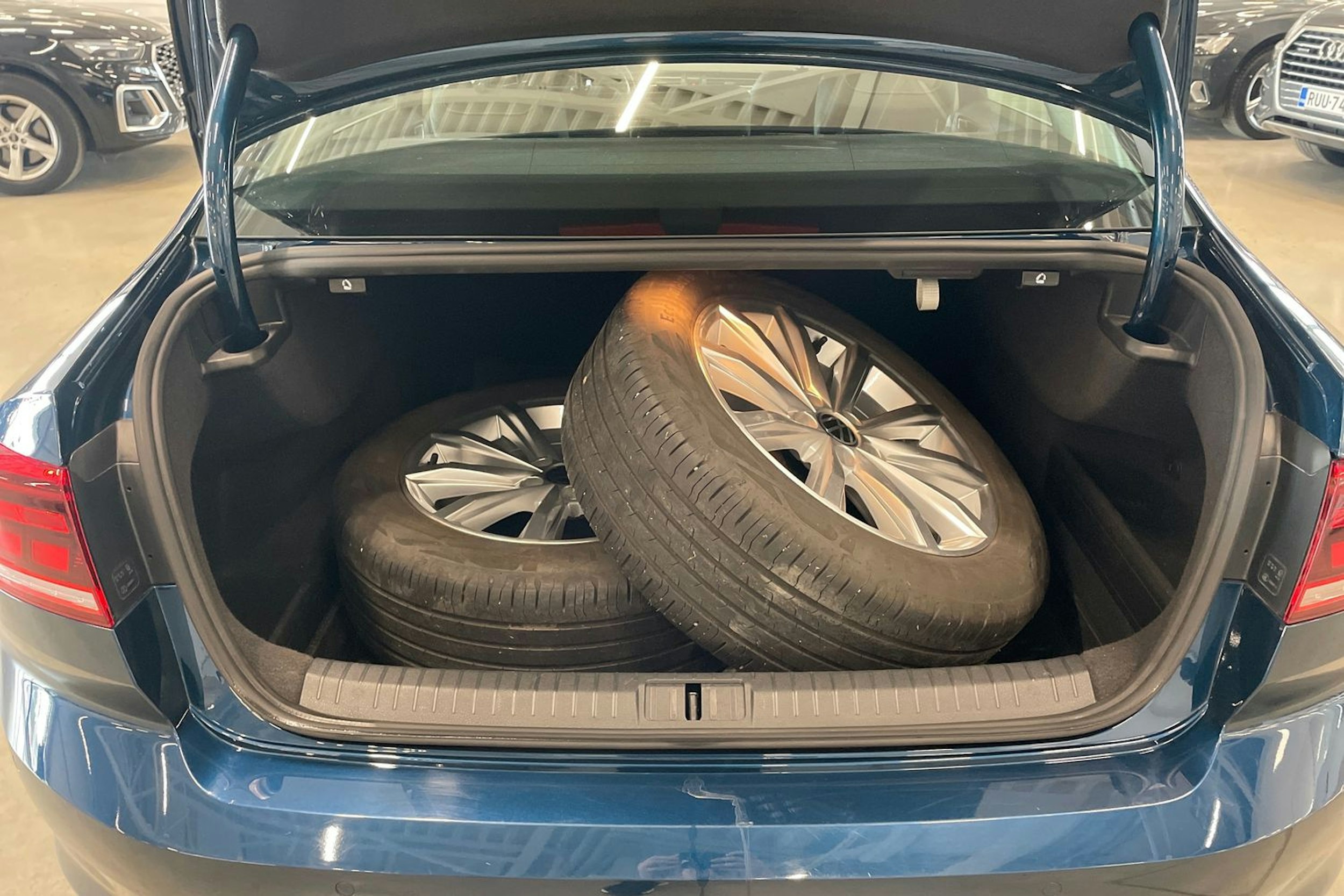 met. sininen Volkswagen Passat 2021 kuva 41.