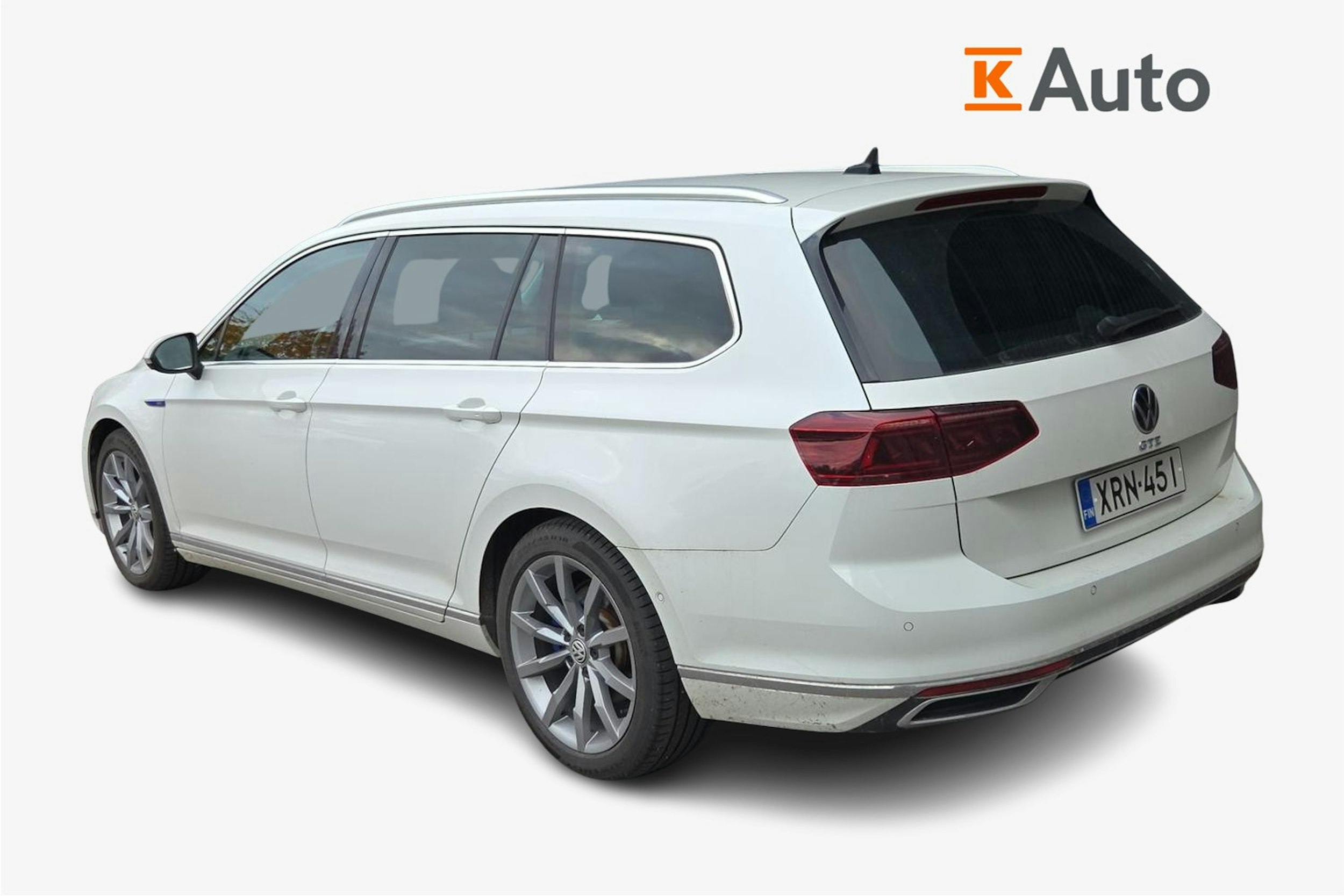 valkoinen Volkswagen Passat 2021 kuva 2.