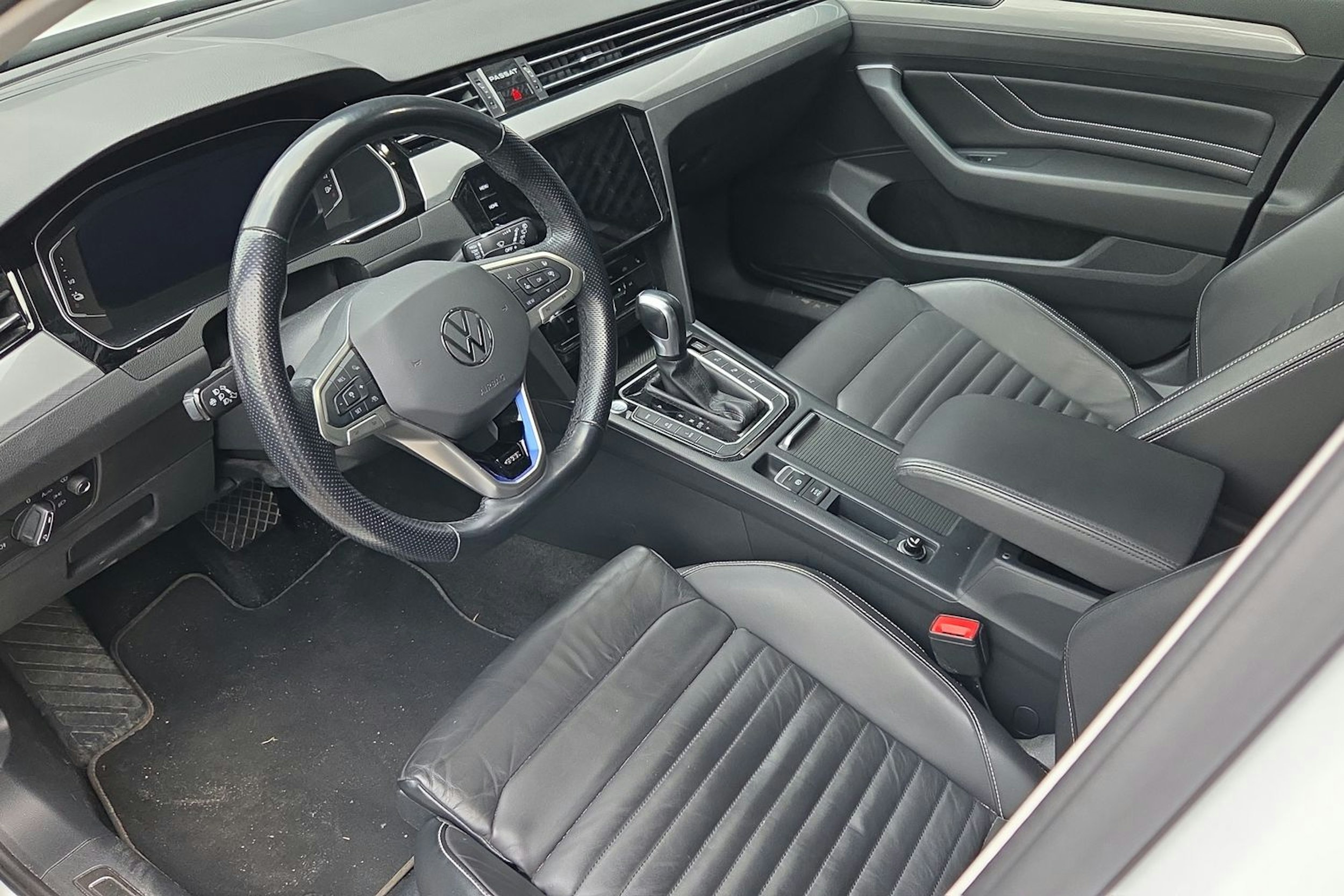 valkoinen Volkswagen Passat 2021 kuva 3.