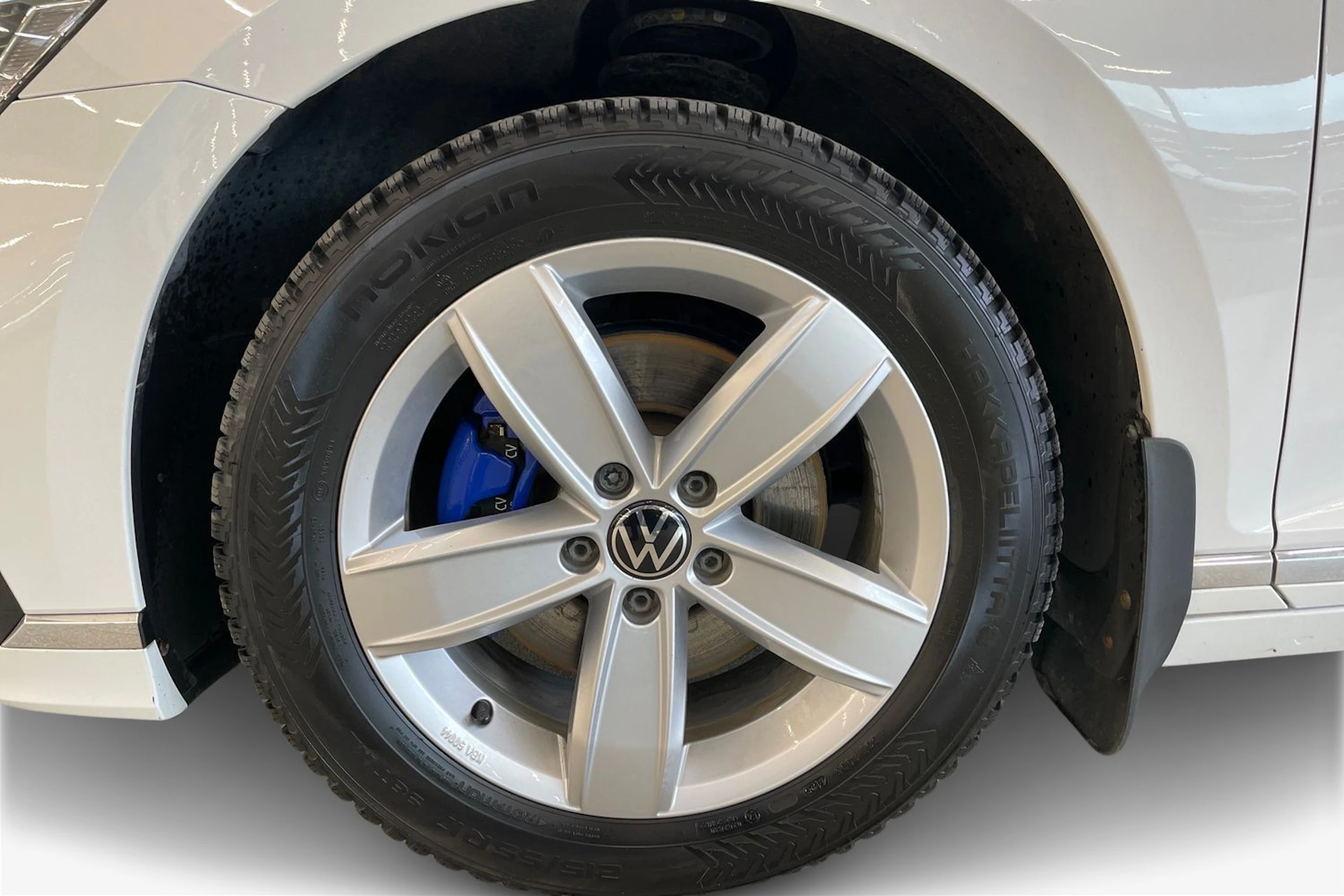 Valkoinen Volkswagen PASSAT 2021 kuva 12.