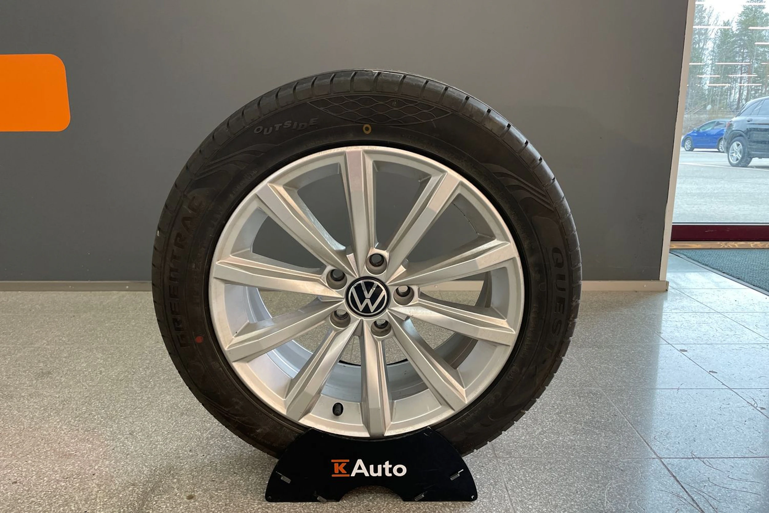 Valkoinen Volkswagen PASSAT 2021 kuva 13.