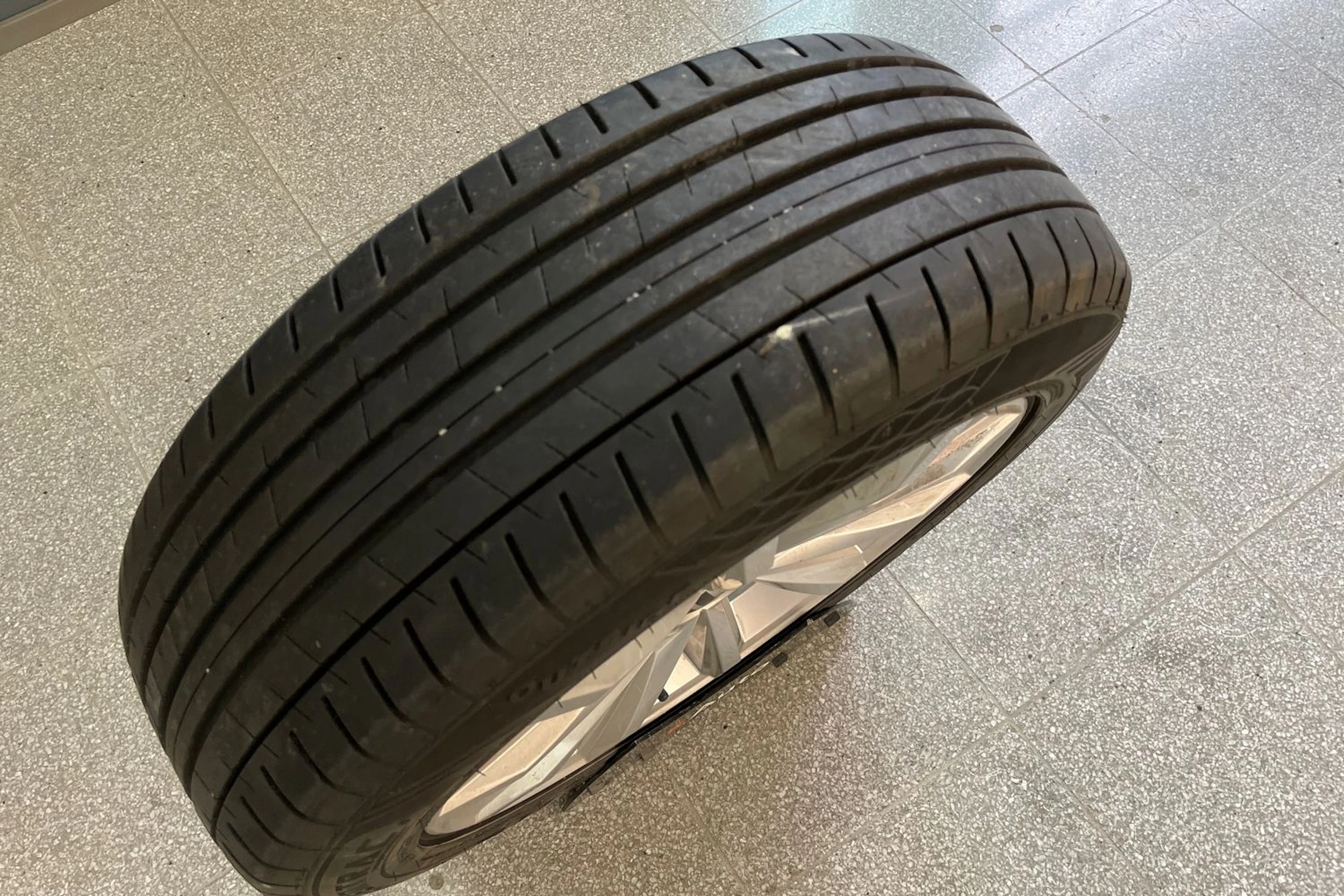 Valkoinen Volkswagen PASSAT 2021 kuva 15.