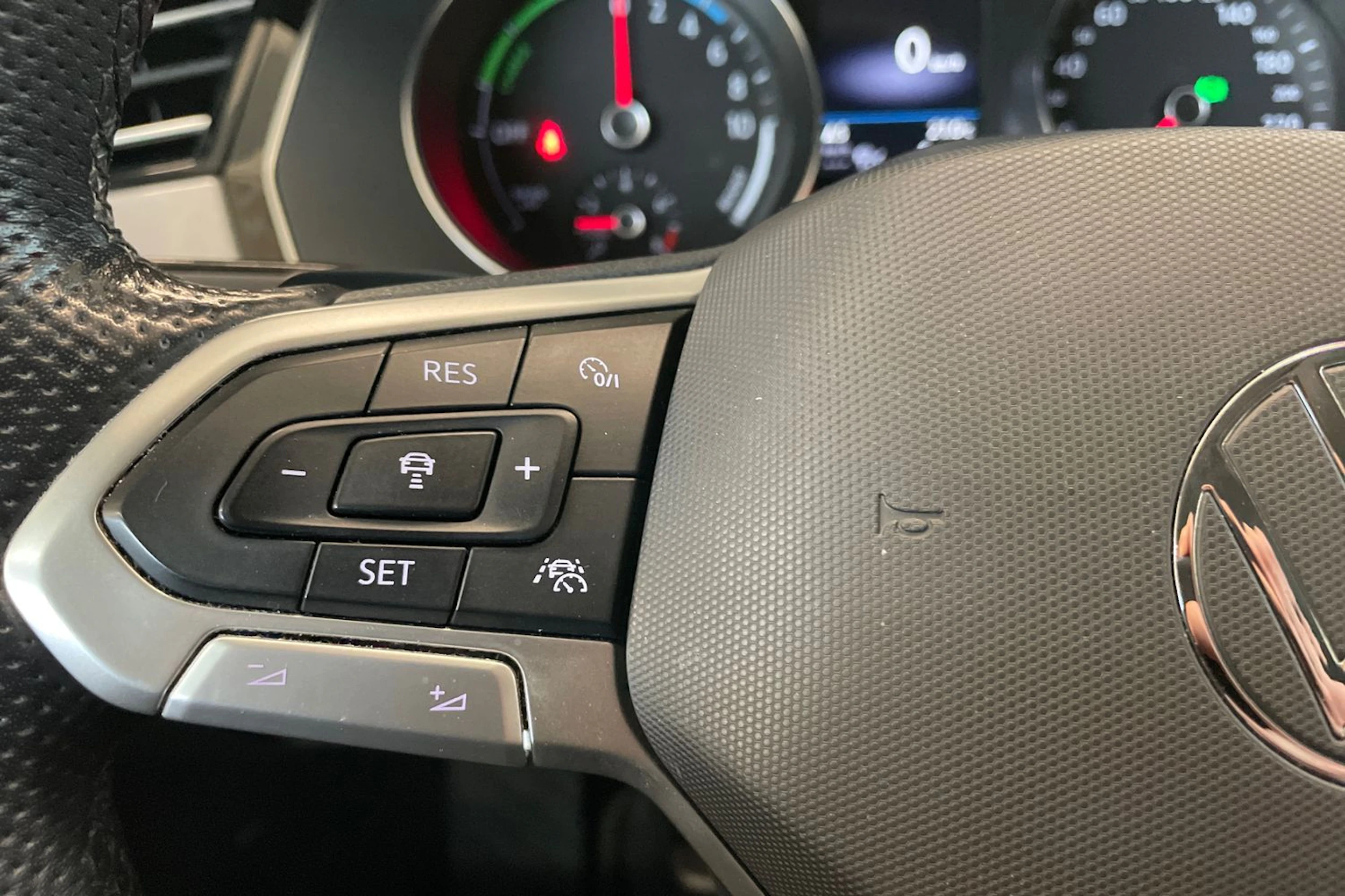 Valkoinen Volkswagen PASSAT 2021 kuva 19.