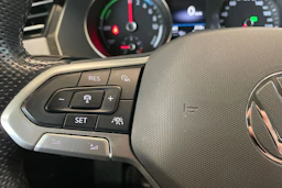 Valkoinen Volkswagen PASSAT 2021 kuva 19.