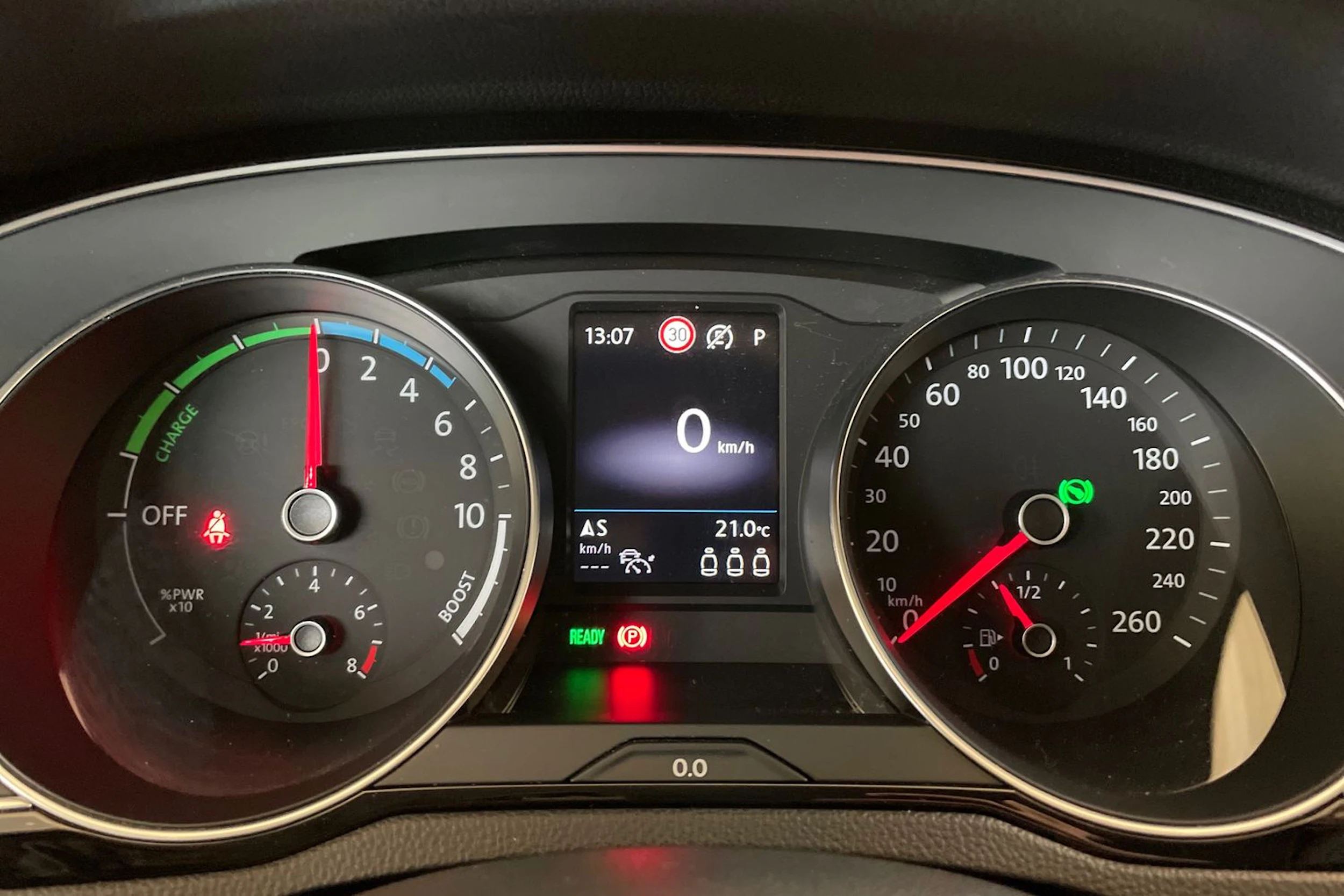 Valkoinen Volkswagen PASSAT 2021 kuva 21.