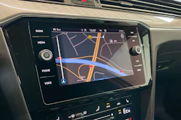 Valkoinen Volkswagen PASSAT 2021 kuva 22.