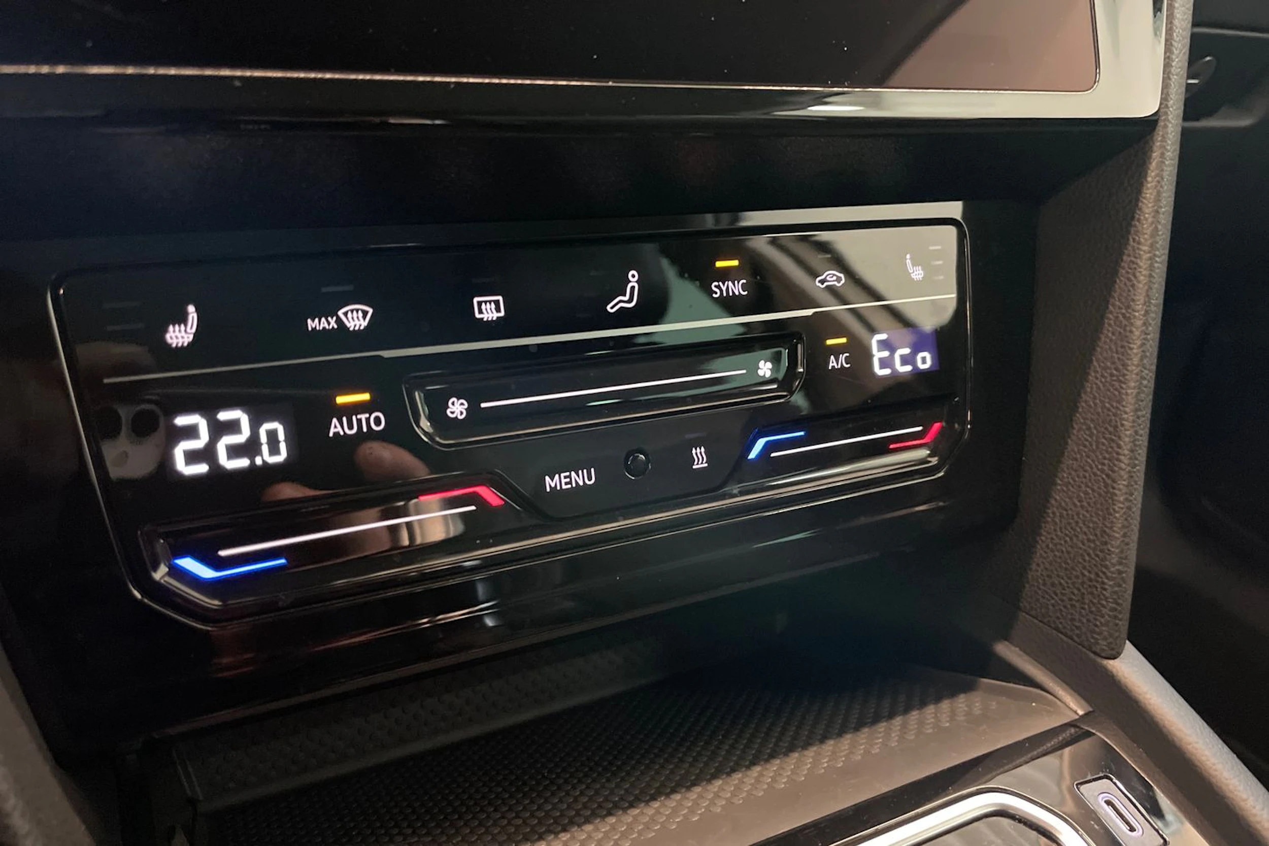 Valkoinen Volkswagen PASSAT 2021 kuva 24.