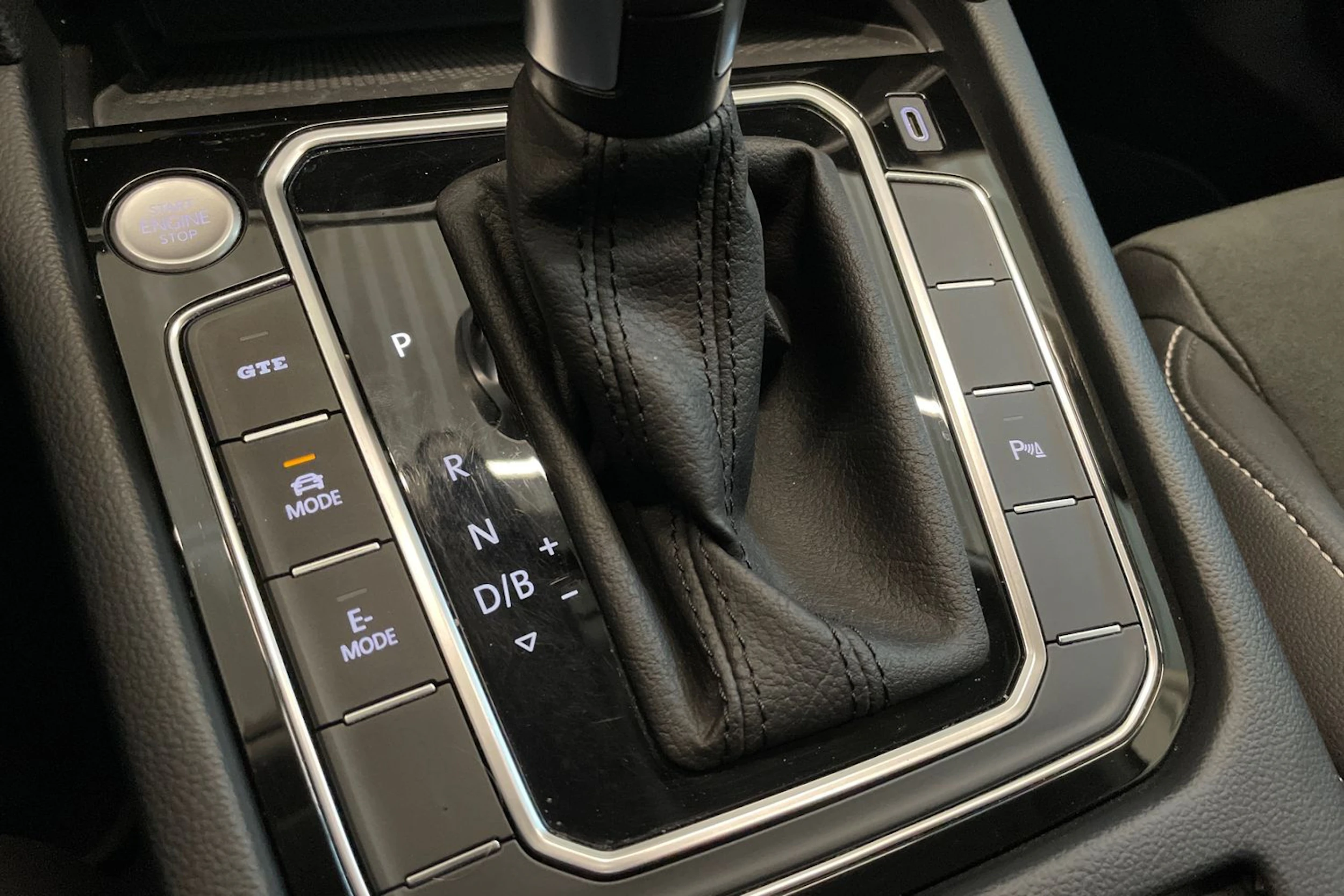 Valkoinen Volkswagen PASSAT 2021 kuva 25.