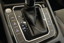 Valkoinen Volkswagen PASSAT 2021 kuva 25.