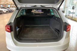 Valkoinen Volkswagen PASSAT 2021 kuva 26.
