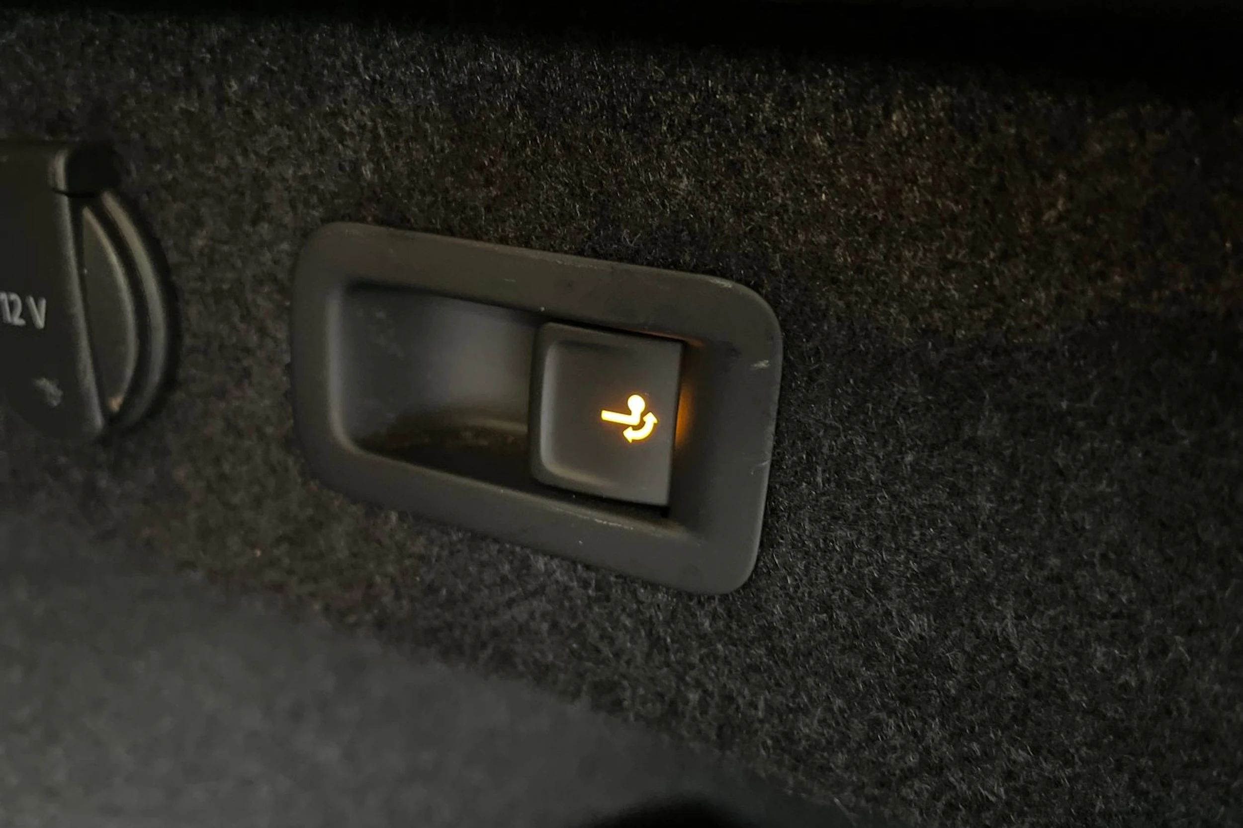 Valkoinen Volkswagen PASSAT 2021 kuva 27.