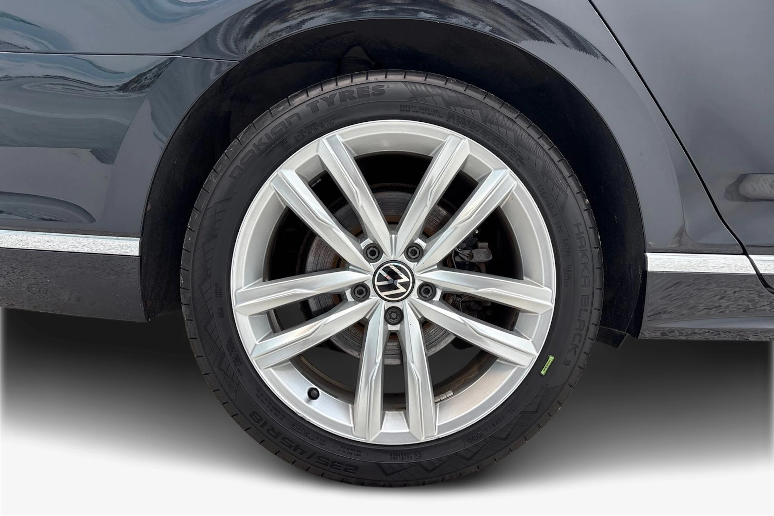 Musta Volkswagen PASSAT 2021 kuva 9.