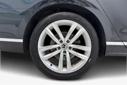Musta Volkswagen PASSAT 2021 kuva 9.