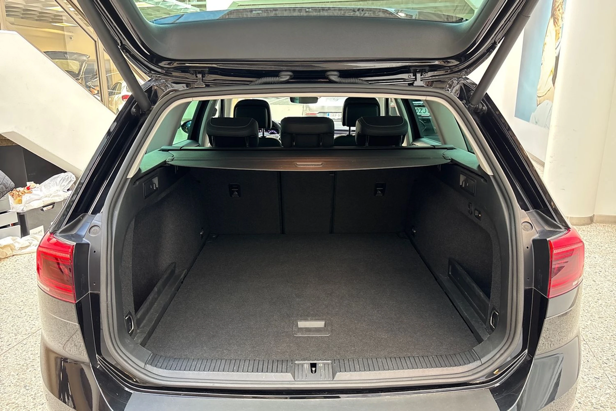 Musta Volkswagen PASSAT 2021 kuva 11.