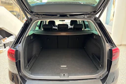 Musta Volkswagen PASSAT 2021 kuva 11.