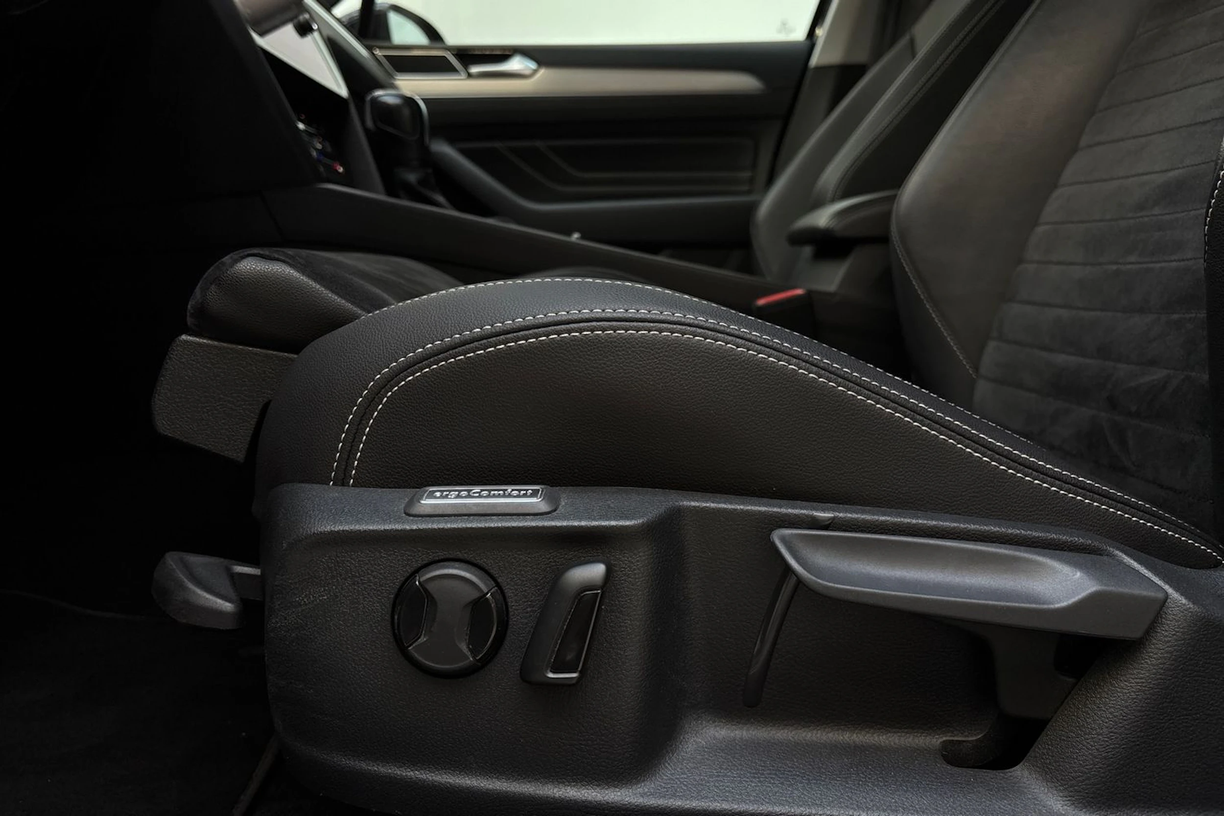Musta Volkswagen PASSAT 2021 kuva 15.