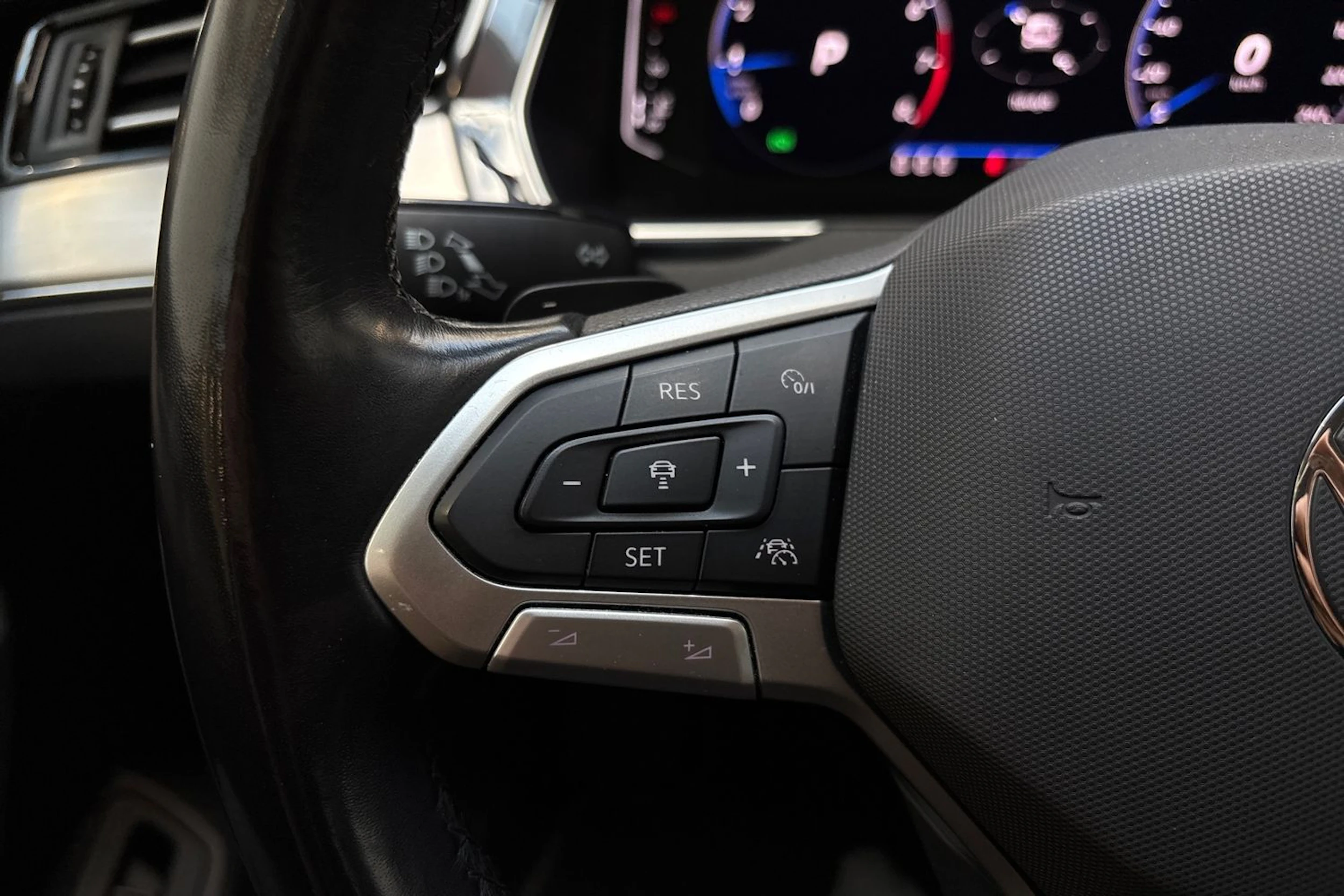 Musta Volkswagen PASSAT 2021 kuva 16.