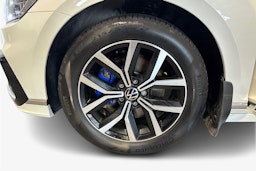 Valkoinen Volkswagen PASSAT 2021 kuva 11.