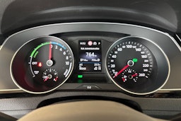 Valkoinen Volkswagen PASSAT 2021 kuva 14.
