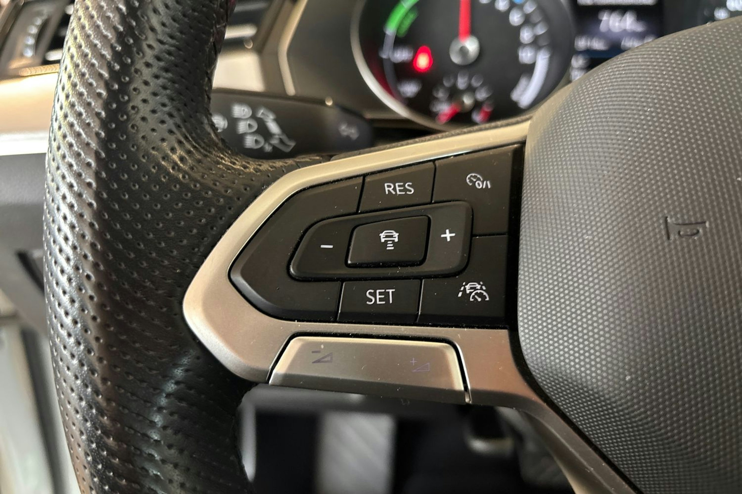 Valkoinen Volkswagen PASSAT 2021 kuva 15.