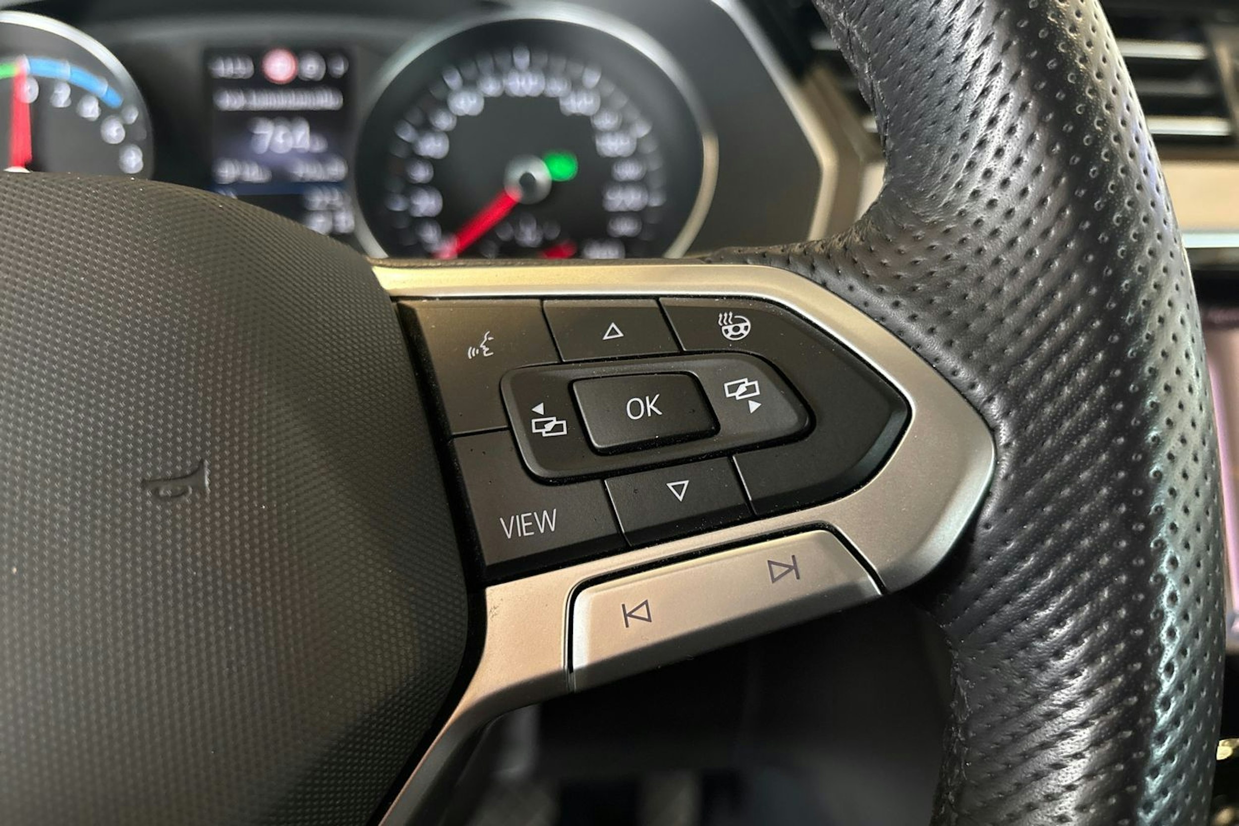 Valkoinen Volkswagen PASSAT 2021 kuva 16.