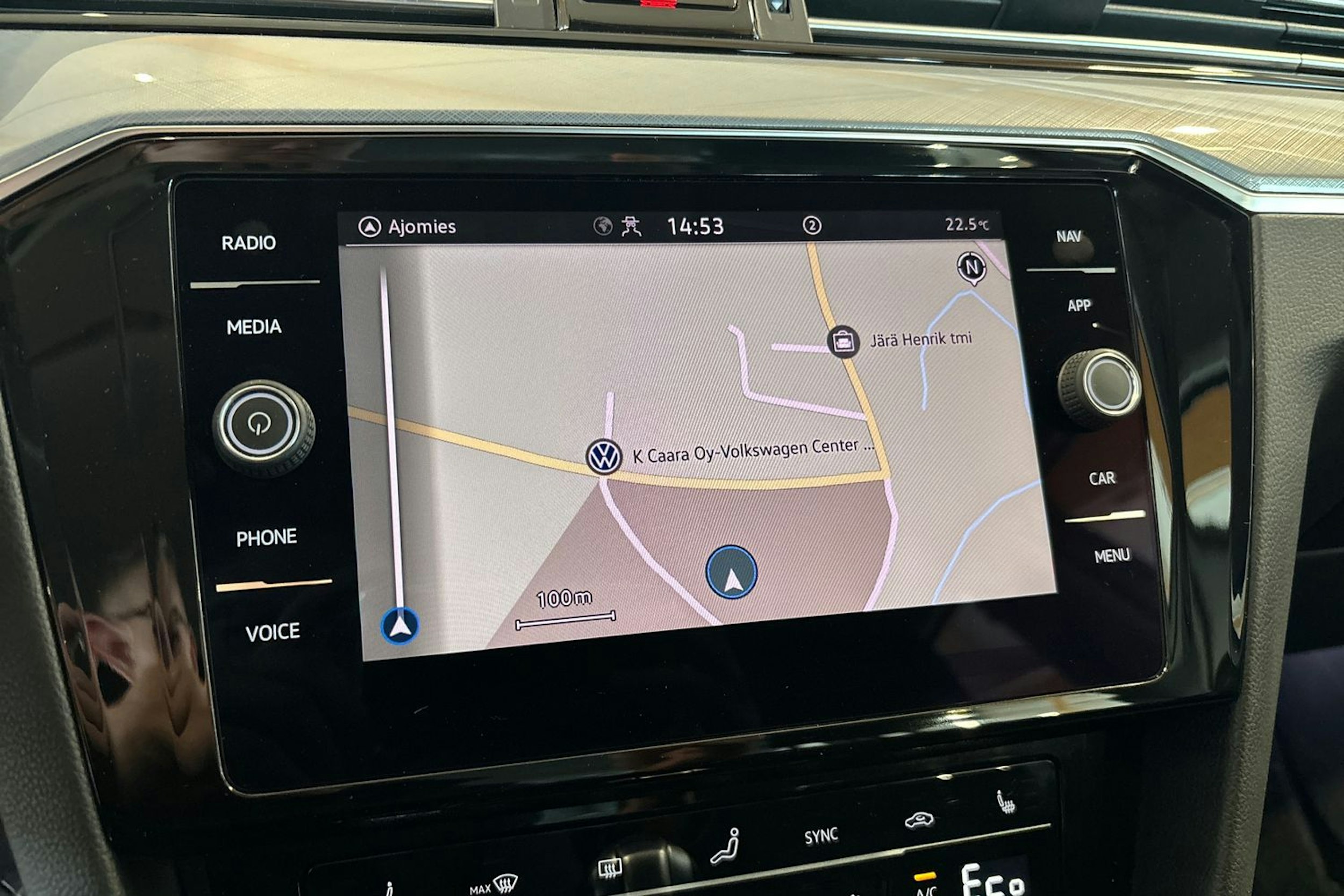 Valkoinen Volkswagen PASSAT 2021 kuva 17.