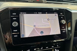 Valkoinen Volkswagen PASSAT 2021 kuva 17.