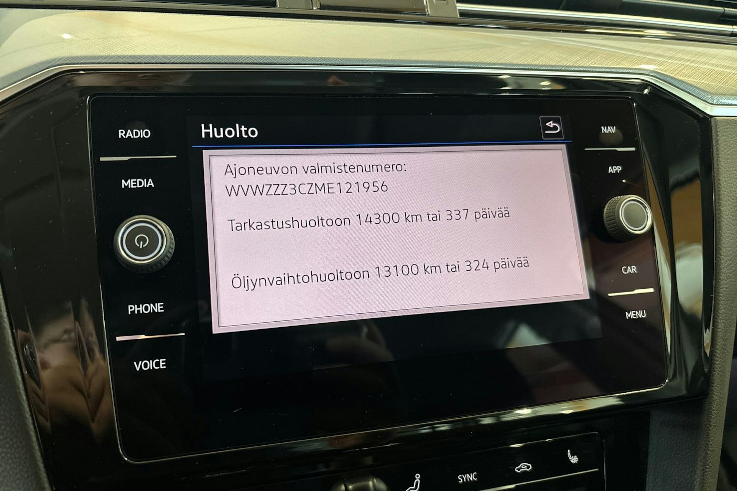 Valkoinen Volkswagen PASSAT 2021 kuva 19.