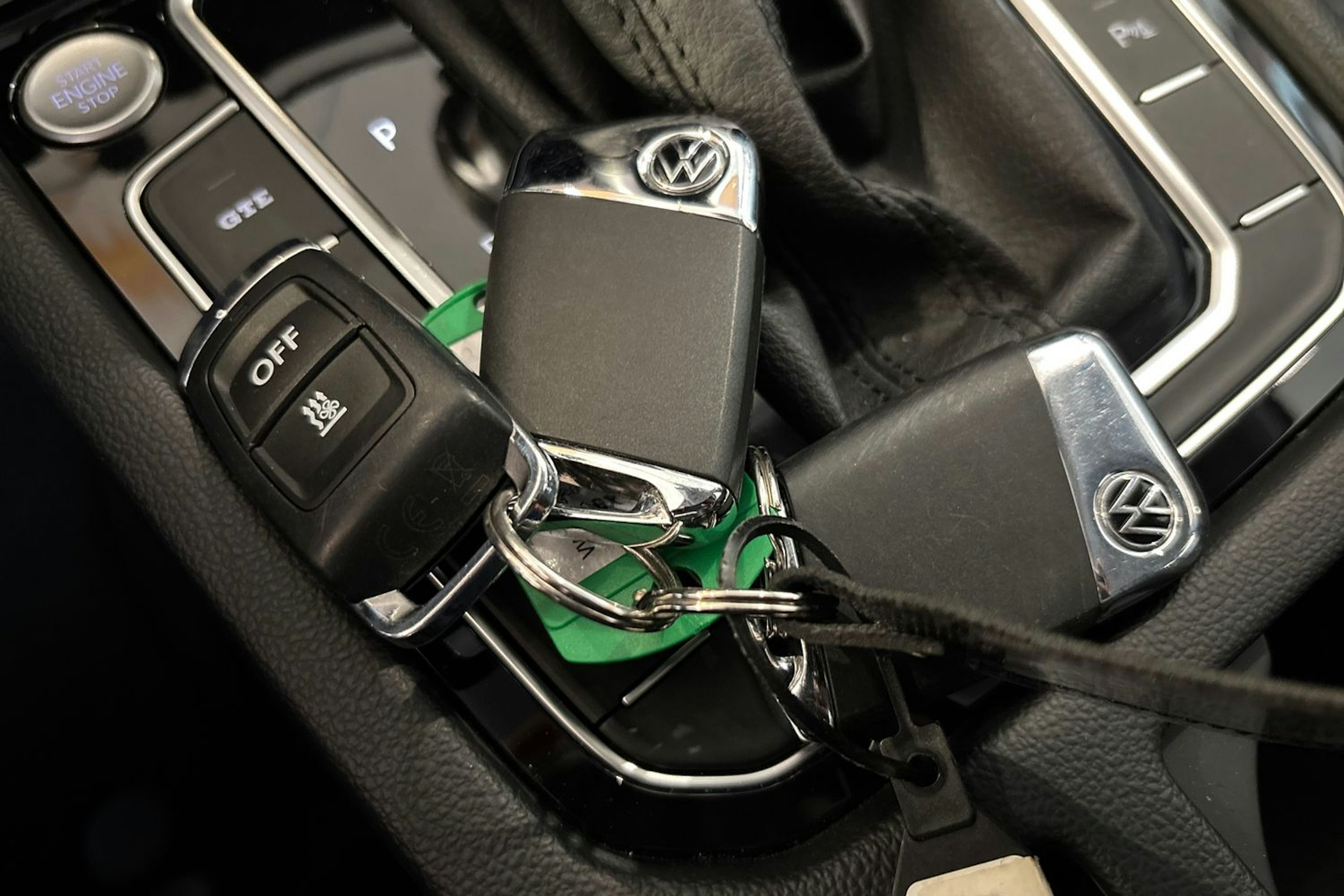 Valkoinen Volkswagen PASSAT 2021 kuva 20.
