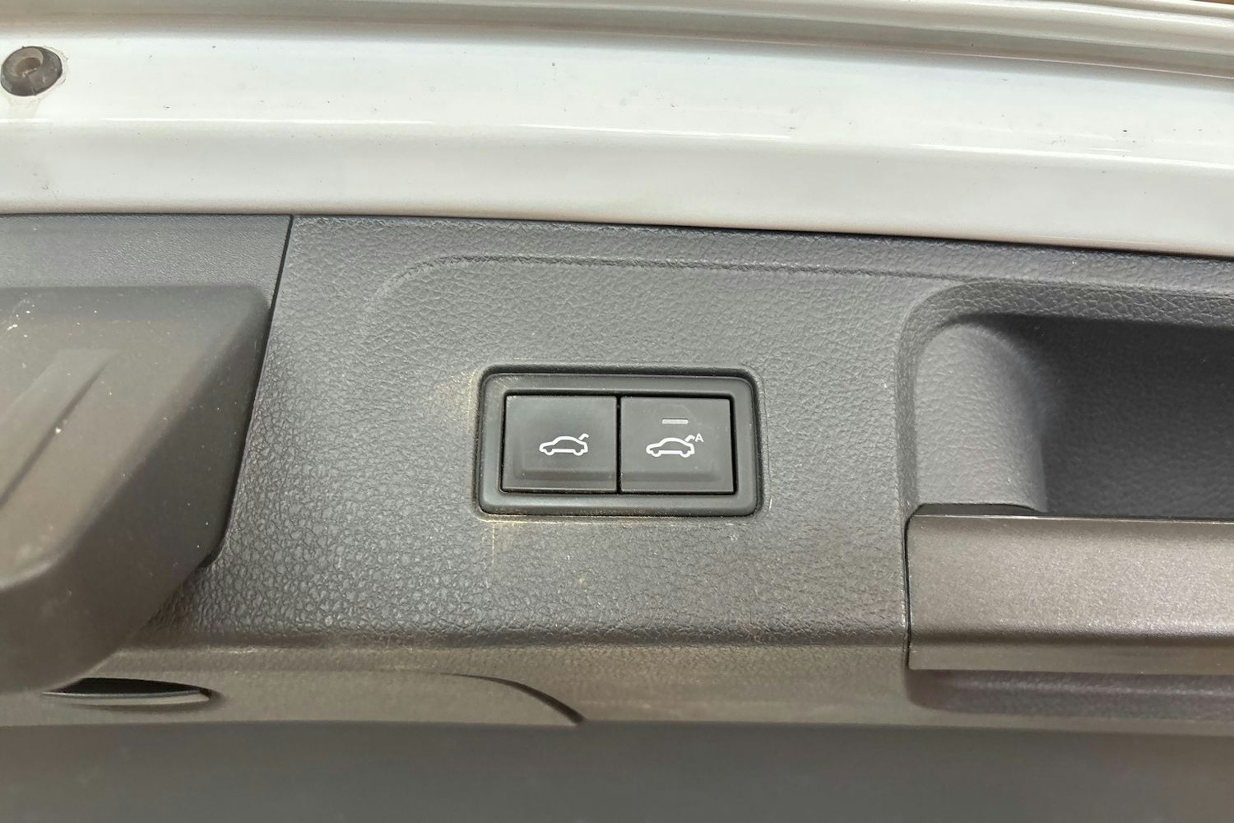 Valkoinen Volkswagen PASSAT 2021 kuva 22.